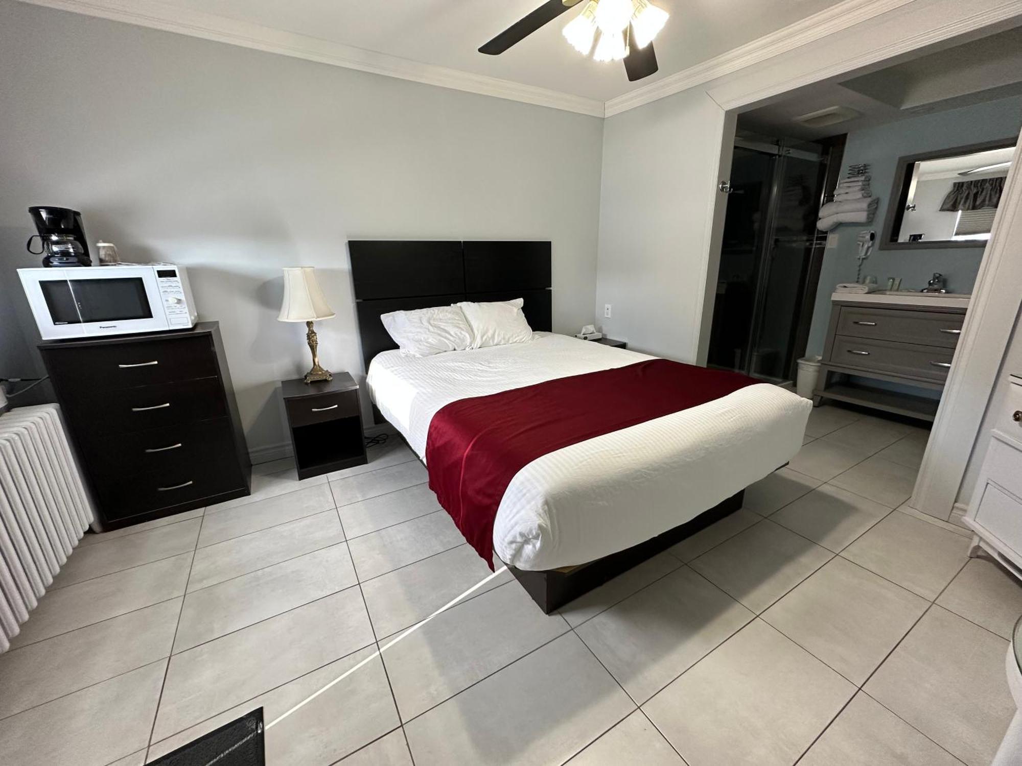 Motel Le Refuge แชร์บูร์ก ภายนอก รูปภาพ
