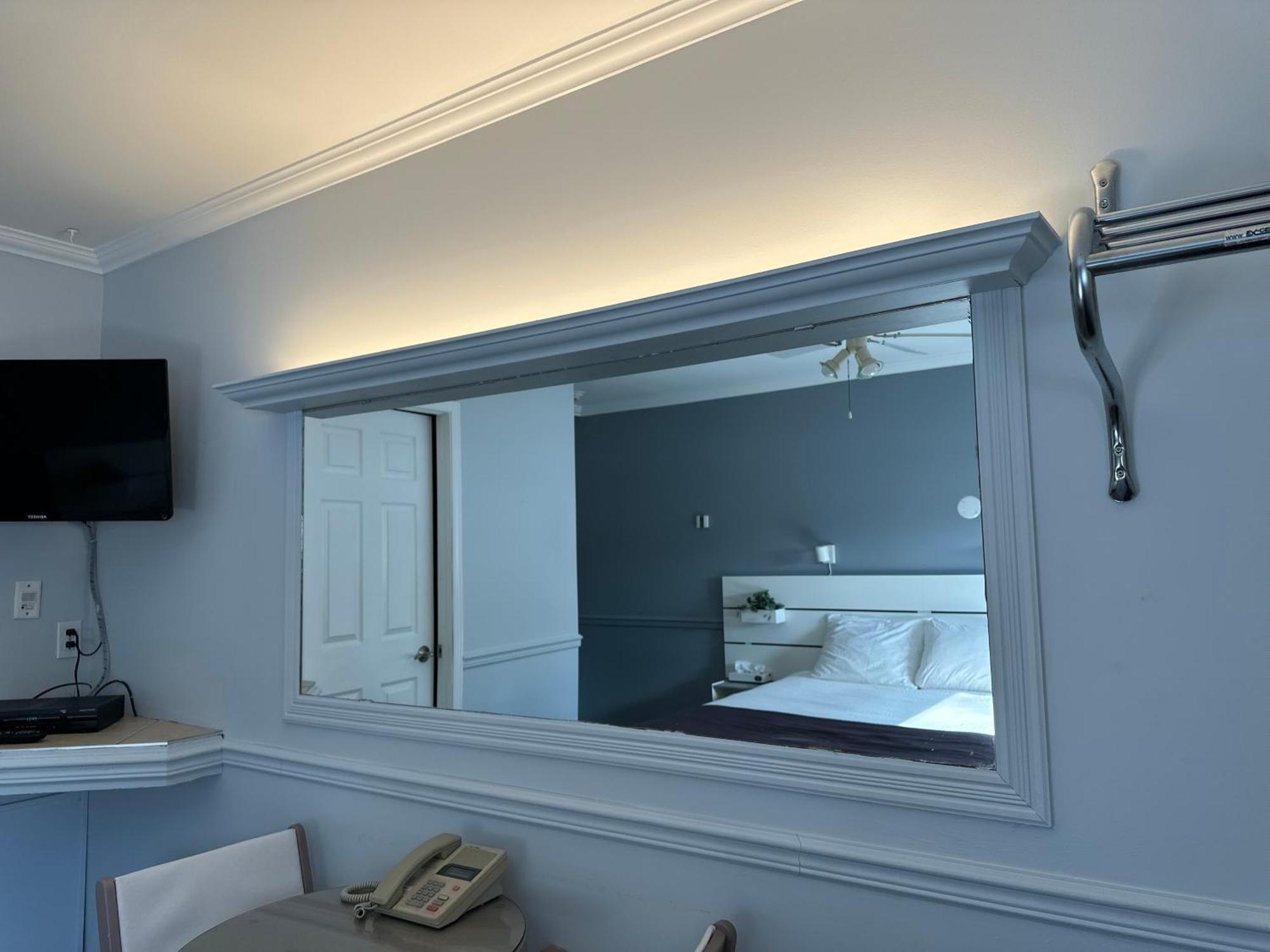 Motel Le Refuge แชร์บูร์ก ภายนอก รูปภาพ